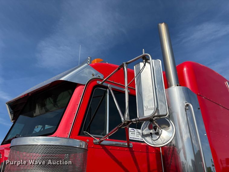 image for item FG0374 2004 Peterbilt 379 semi truck