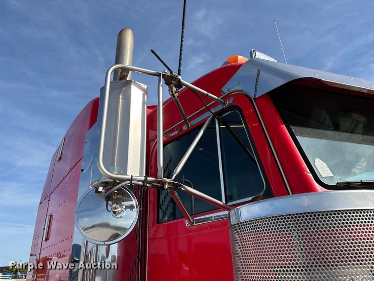 image for item FG0374 2004 Peterbilt 379 semi truck