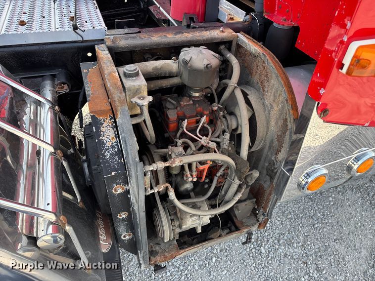 image for item FG0374 2004 Peterbilt 379 semi truck