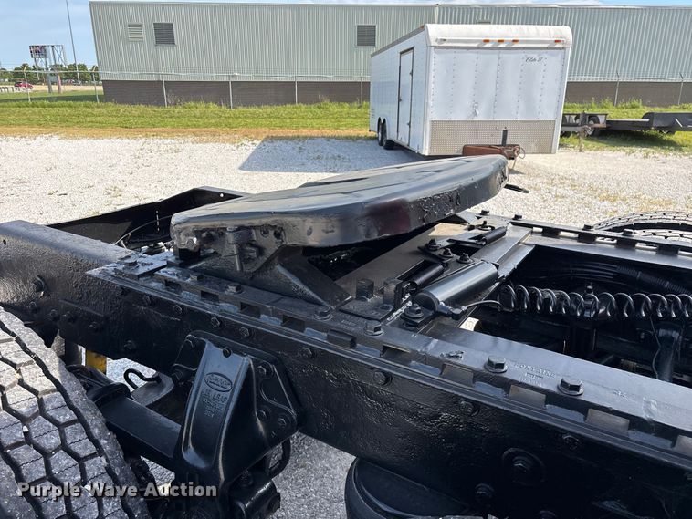 image for item FG0374 2004 Peterbilt 379 semi truck