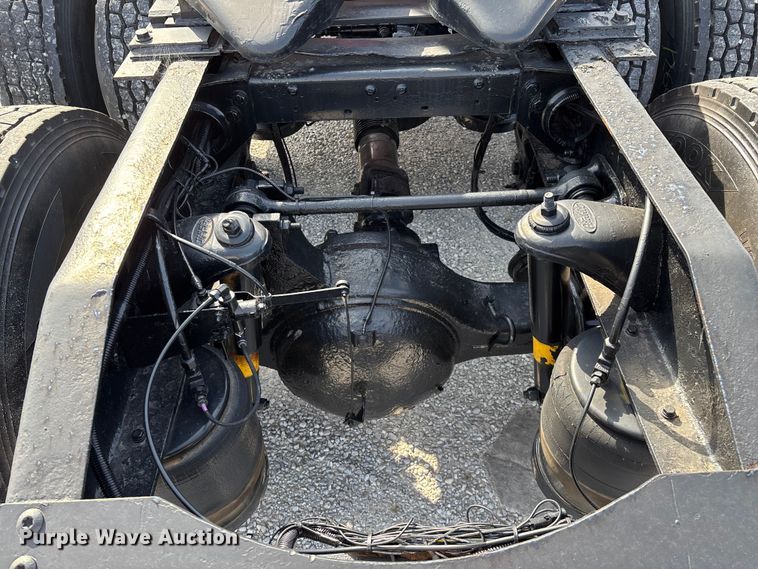 image for item FG0374 2004 Peterbilt 379 semi truck