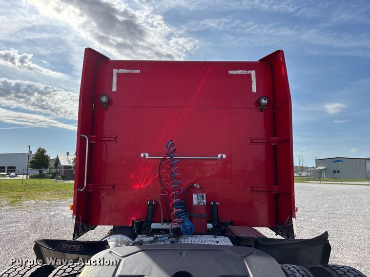 image for item FG0374 2004 Peterbilt 379 semi truck