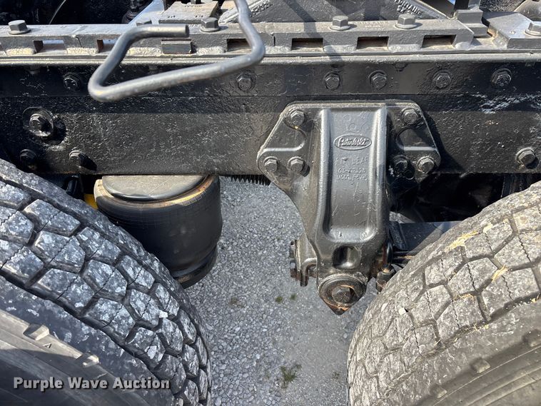 image for item FG0374 2004 Peterbilt 379 semi truck