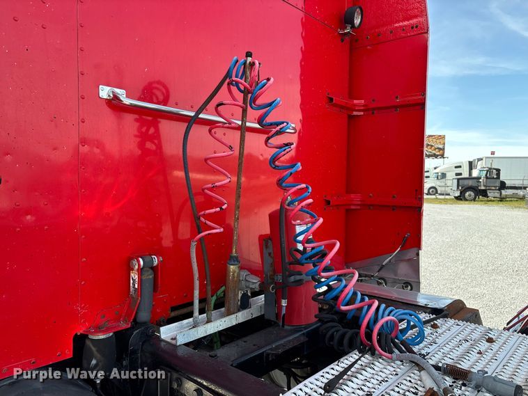 image for item FG0374 2004 Peterbilt 379 semi truck