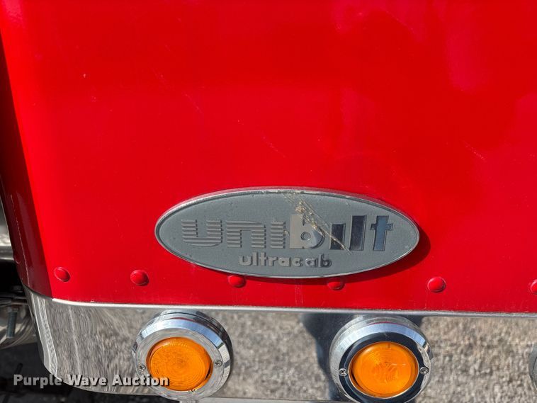 image for item FG0374 2004 Peterbilt 379 semi truck