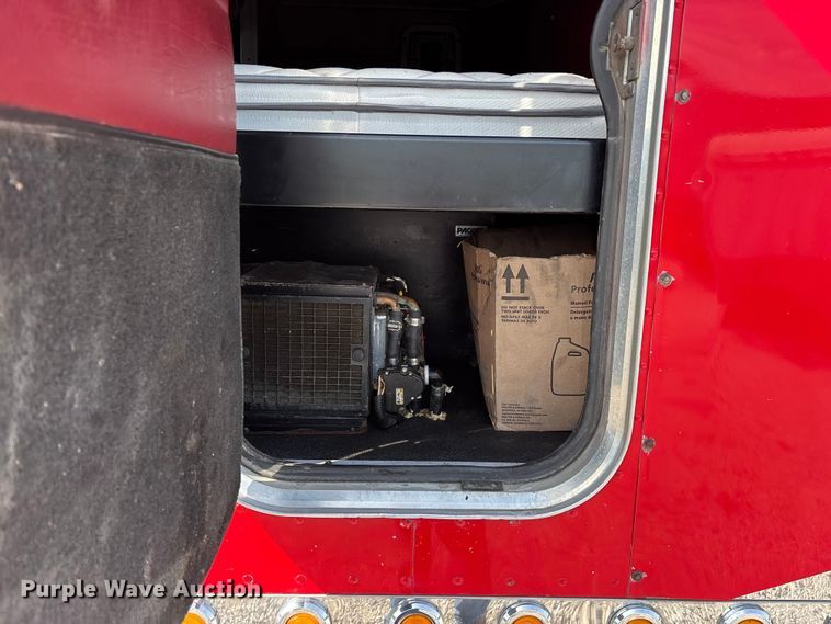 image for item FG0374 2004 Peterbilt 379 semi truck
