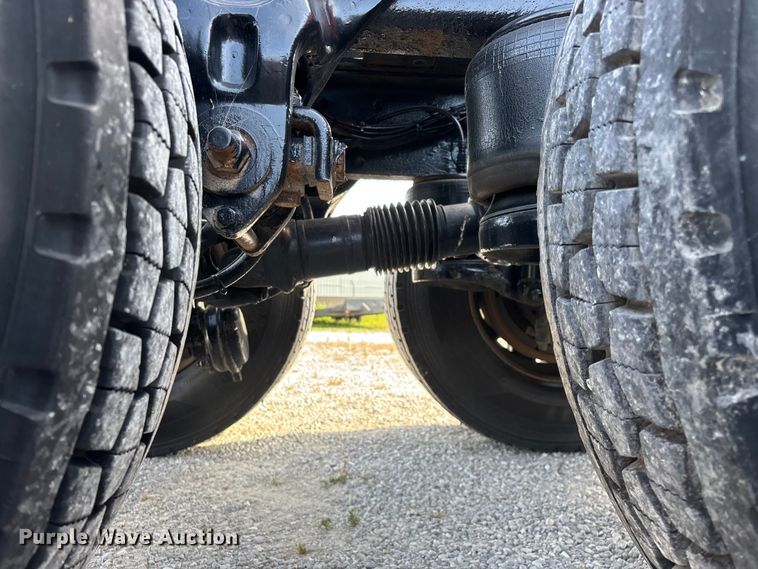 image for item FG0374 2004 Peterbilt 379 semi truck