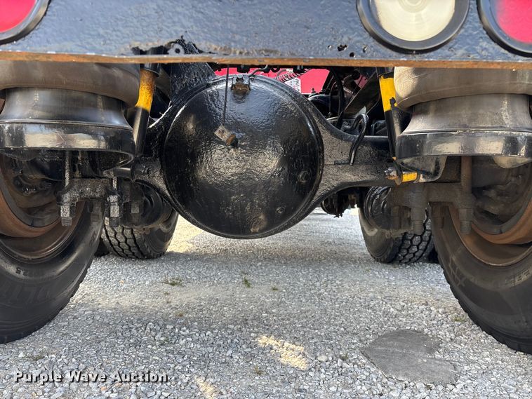 image for item FG0374 2004 Peterbilt 379 semi truck
