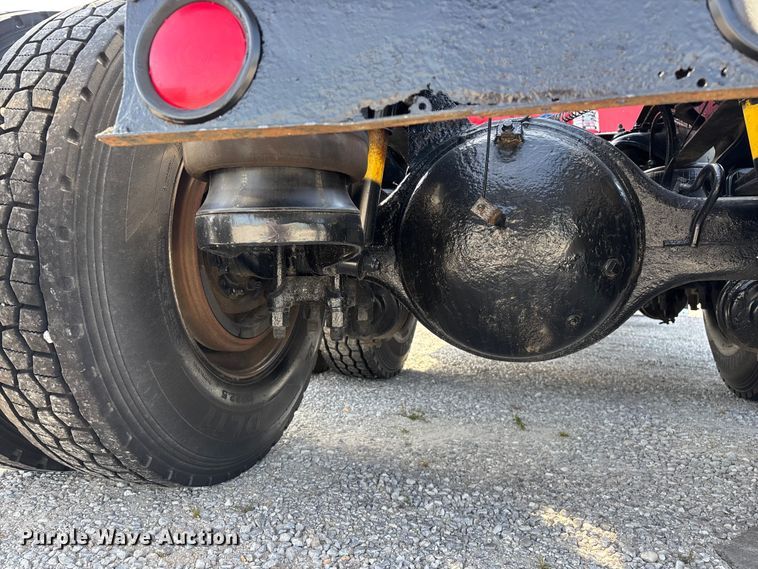 image for item FG0374 2004 Peterbilt 379 semi truck