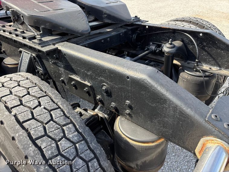 image for item FG0374 2004 Peterbilt 379 semi truck