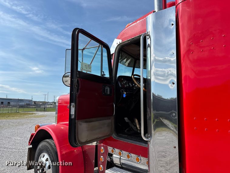 image for item FG0374 2004 Peterbilt 379 semi truck