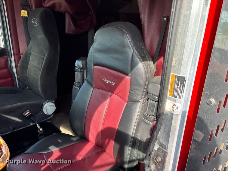image for item FG0374 2004 Peterbilt 379 semi truck