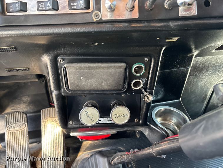 image for item FG0374 2004 Peterbilt 379 semi truck