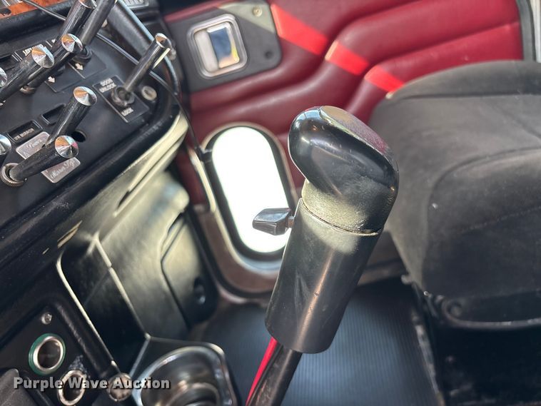image for item FG0374 2004 Peterbilt 379 semi truck