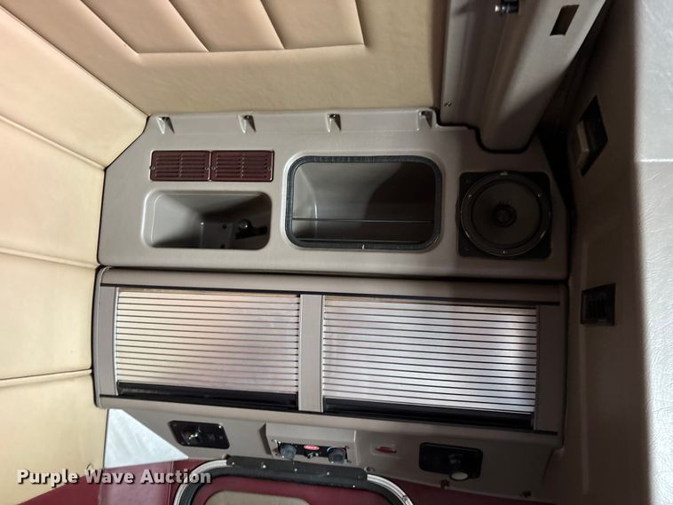 image for item FG0374 2004 Peterbilt 379 semi truck