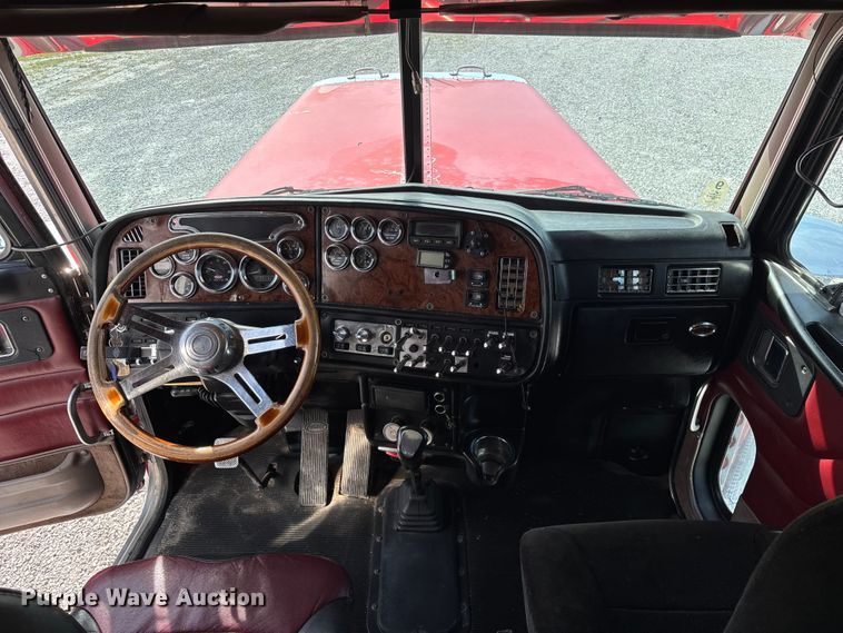 image for item FG0374 2004 Peterbilt 379 semi truck