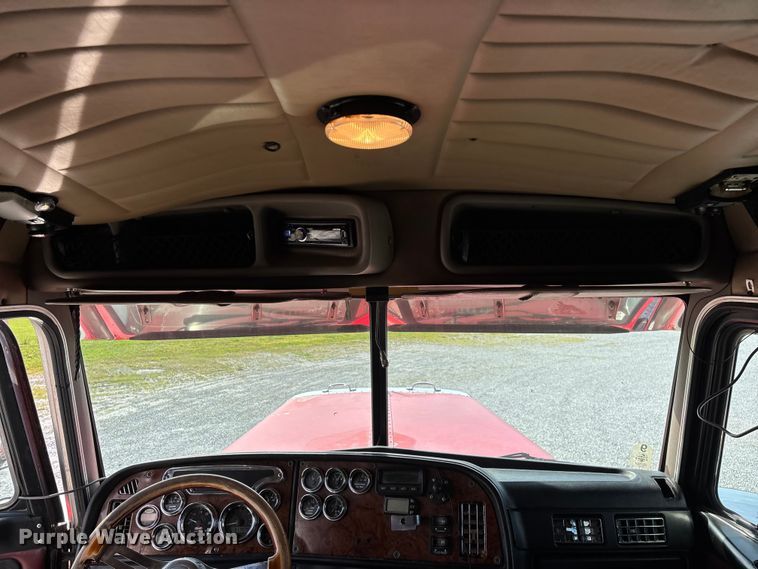 image for item FG0374 2004 Peterbilt 379 semi truck
