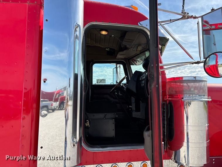 image for item FG0374 2004 Peterbilt 379 semi truck