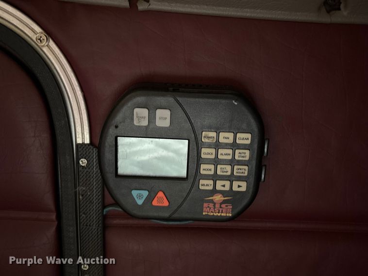 image for item FG0374 2004 Peterbilt 379 semi truck