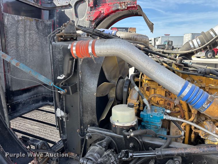 image for item FG0374 2004 Peterbilt 379 semi truck