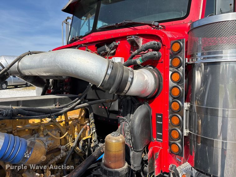 image for item FG0374 2004 Peterbilt 379 semi truck