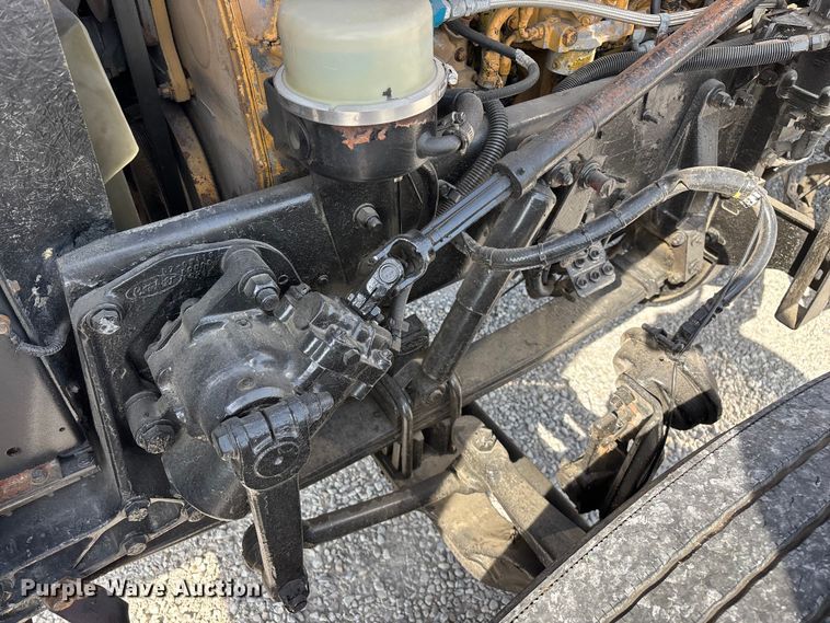 image for item FG0374 2004 Peterbilt 379 semi truck