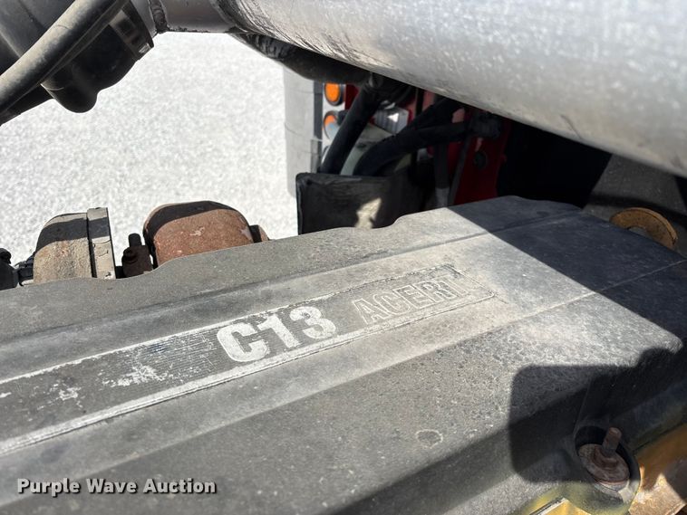 image for item FG0374 2004 Peterbilt 379 semi truck