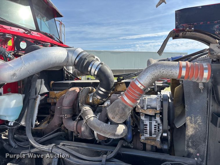 image for item FG0374 2004 Peterbilt 379 semi truck