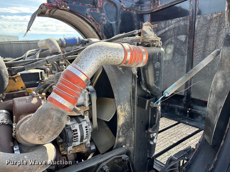 image for item FG0374 2004 Peterbilt 379 semi truck