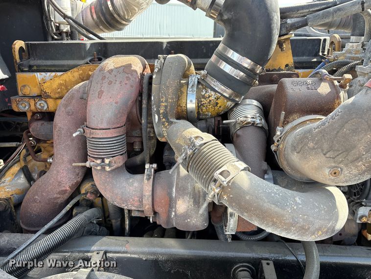image for item FG0374 2004 Peterbilt 379 semi truck