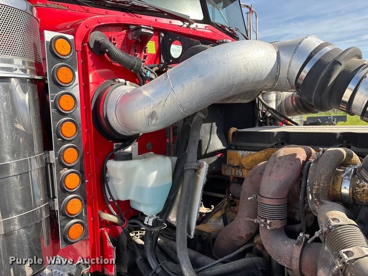 image for item FG0374 2004 Peterbilt 379 semi truck