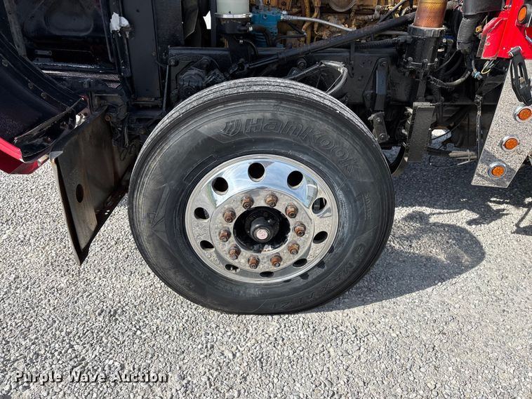image for item FG0374 2004 Peterbilt 379 semi truck