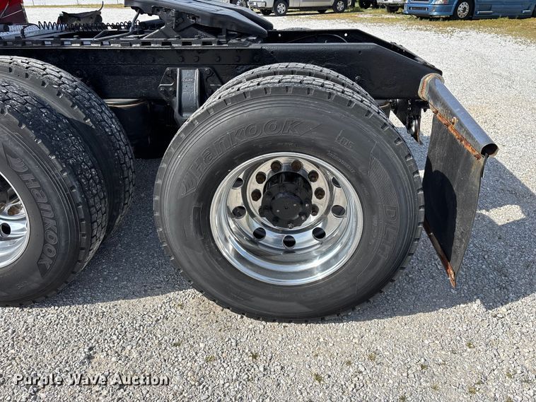 image for item FG0374 2004 Peterbilt 379 semi truck
