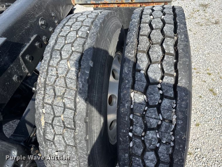 image for item FG0374 2004 Peterbilt 379 semi truck