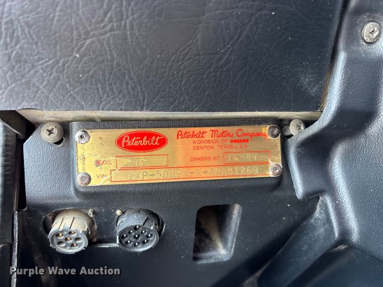 image for item FG0374 2004 Peterbilt 379 semi truck