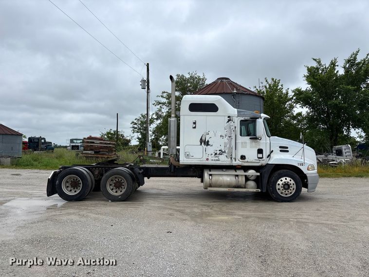 image for item FG0378 2001 Mack CX613 Vision semi truck
