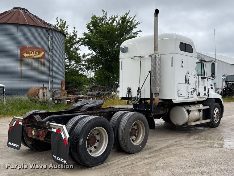 image for item FG0378 2001 Mack CX613 Vision semi truck