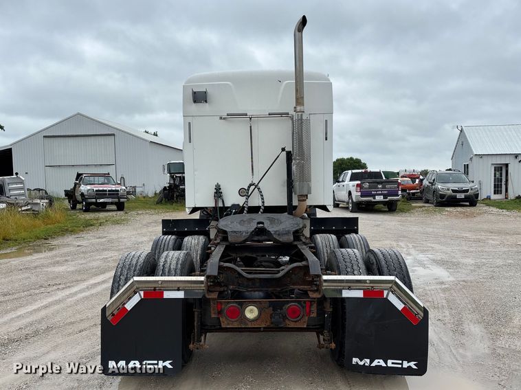 image for item FG0378 2001 Mack CX613 Vision semi truck