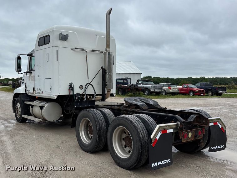 image for item FG0378 2001 Mack CX613 Vision semi truck