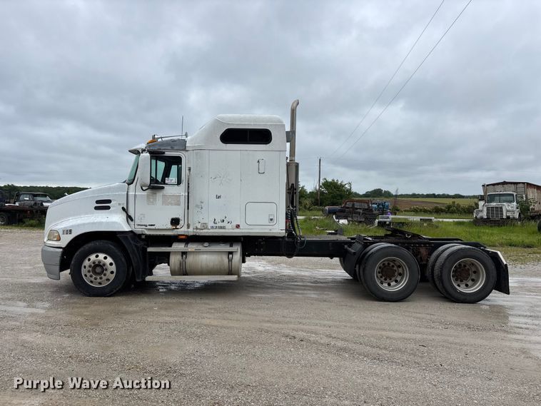 image for item FG0378 2001 Mack CX613 Vision semi truck