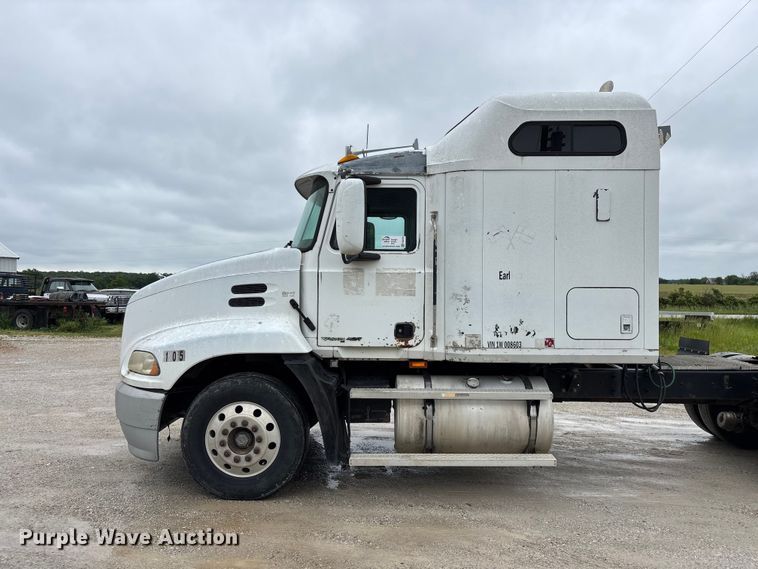 image for item FG0378 2001 Mack CX613 Vision semi truck