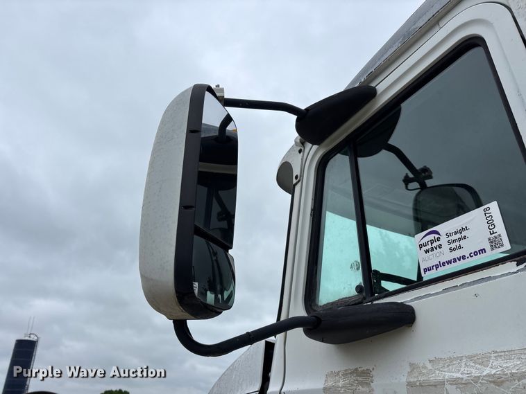 image for item FG0378 2001 Mack CX613 Vision semi truck