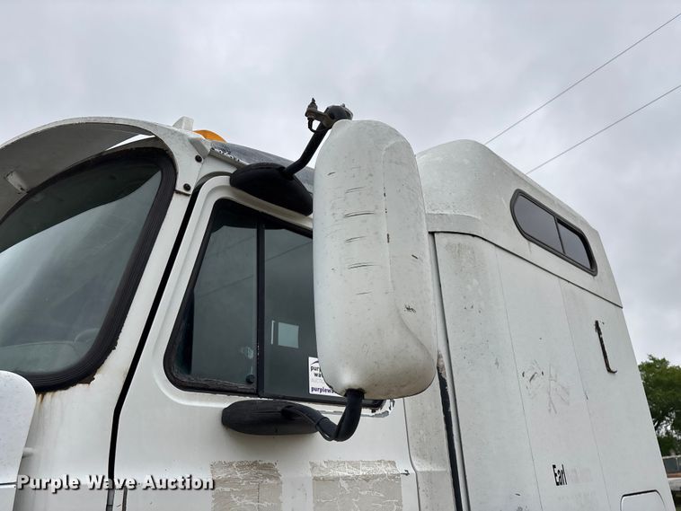 image for item FG0378 2001 Mack CX613 Vision semi truck