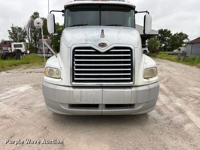 image for item FG0378 2001 Mack CX613 Vision semi truck