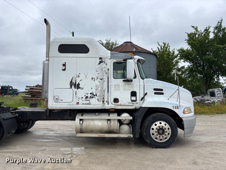 image for item FG0378 2001 Mack CX613 Vision semi truck