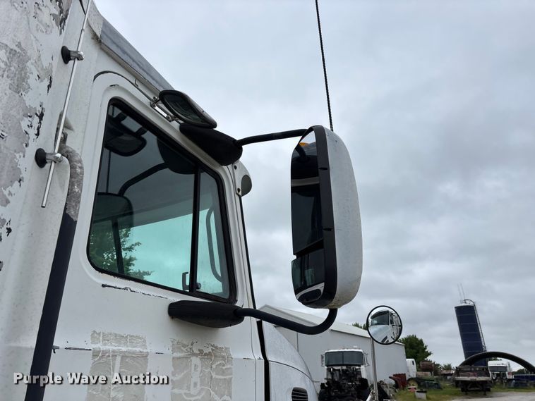image for item FG0378 2001 Mack CX613 Vision semi truck