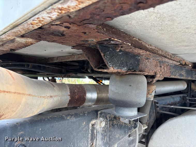 image for item FG0378 2001 Mack CX613 Vision semi truck