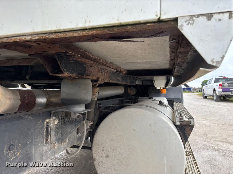 image for item FG0378 2001 Mack CX613 Vision semi truck