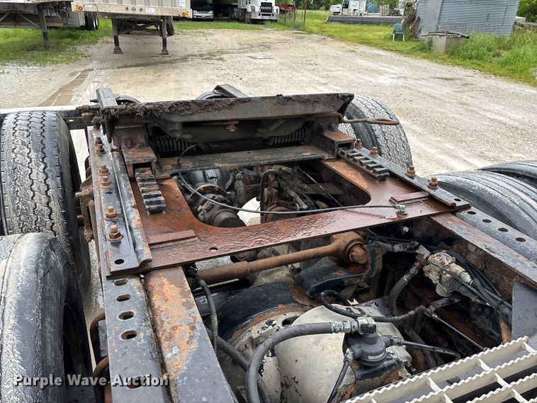 image for item FG0378 2001 Mack CX613 Vision semi truck