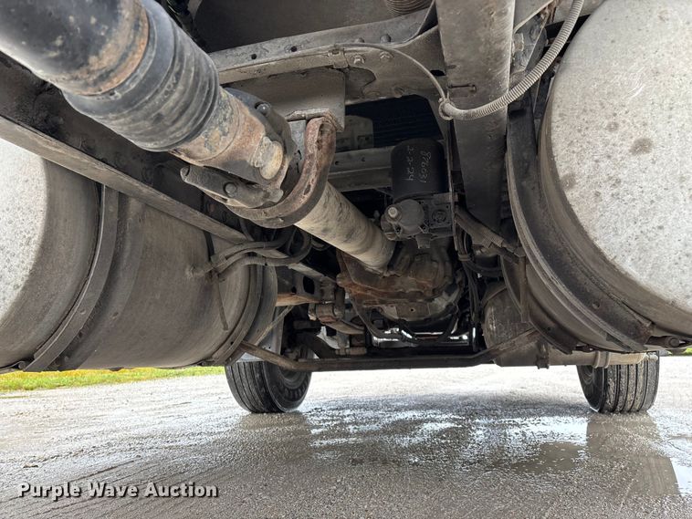 image for item FG0378 2001 Mack CX613 Vision semi truck
